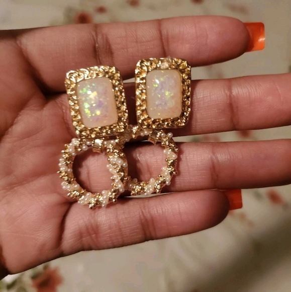 💖 2/$30 Gold plated textured square hoop elegant statement earrings - Picture 8 of 10